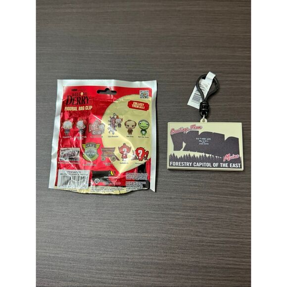 IT Welcome To Derry Figural Bag Clip Keychain - Greetings from Derry Postcard - Picture 2 of 2